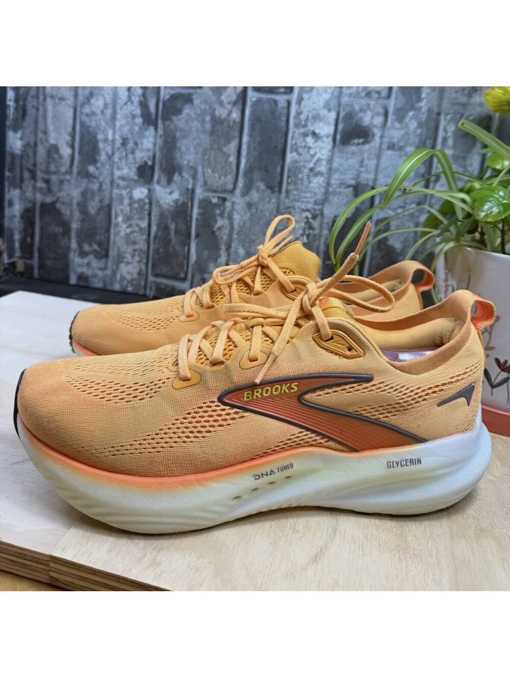 Brooks Glycerin Men's Orange Solid Low Top Lace-Up Athletic Sneaker 1104451D821